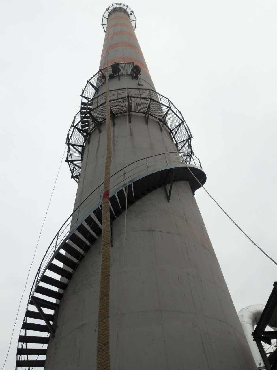 汕尾烟囱安装转梯的钢材表面处理及防腐要求-海城