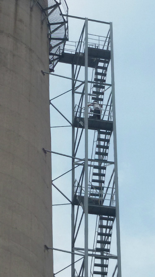 烟囱安装折梯施工技术措施及安全保证措施有哪些？