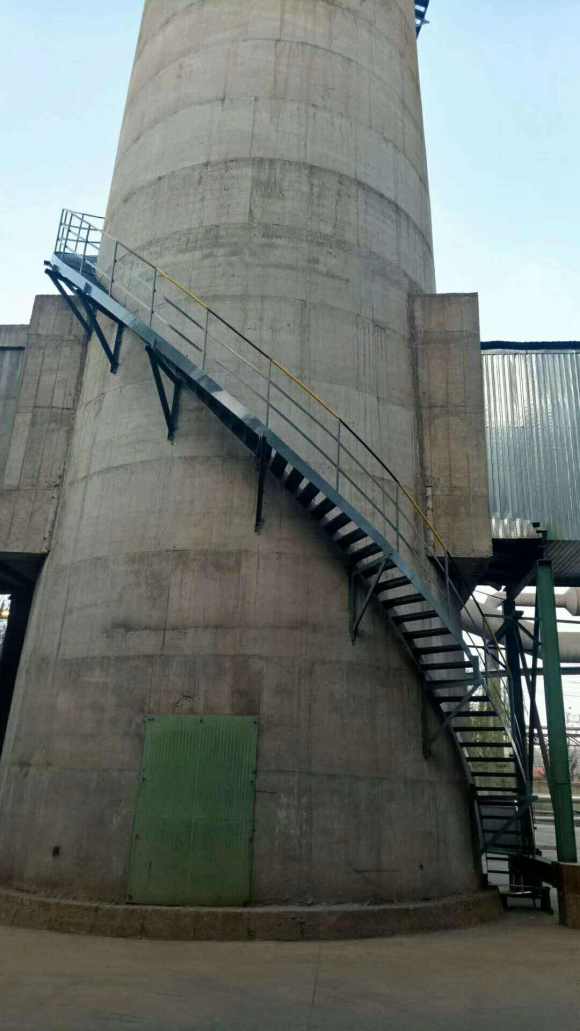 烟囱安装转梯安全防护措施