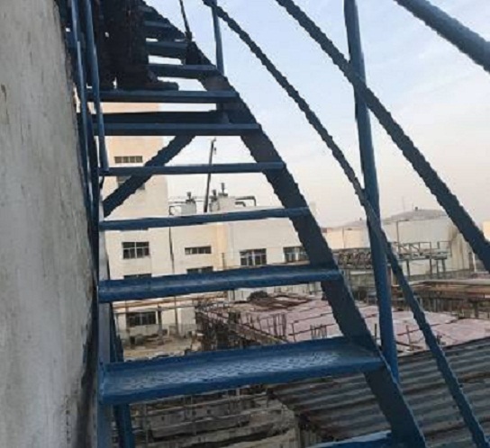 烟囱安装旋转梯：保证质量和安全性的关键要素