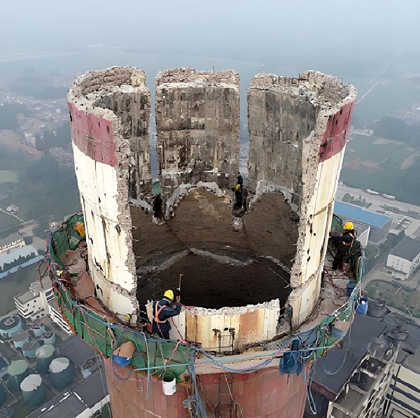烟囱拆除:专业操作流程与关键注意事项